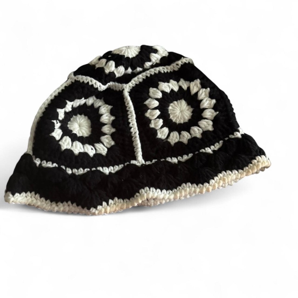 Handmade black and white crochet bucket hat - Picture 2 of 4
